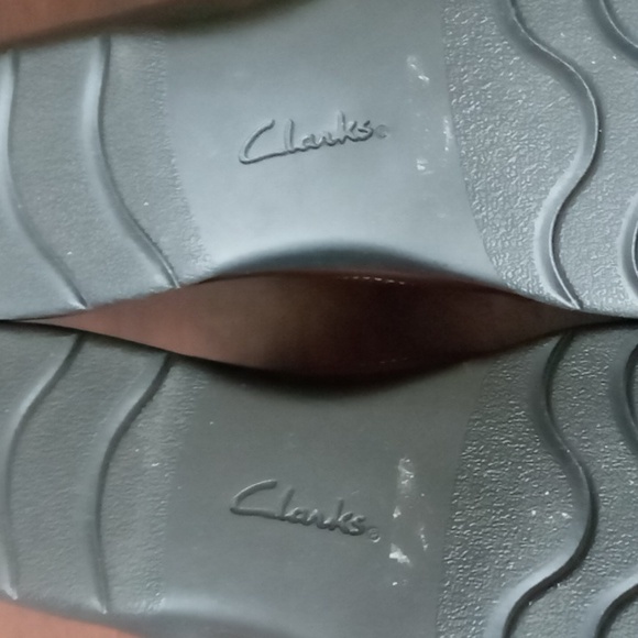 Collection by Clarks Brown Faux Leather Shoes w Design Buckle Size 8 - Picture 10 of 10